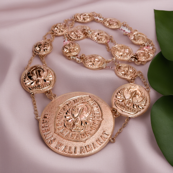 kalung-rektor-universitas-berkualitas-tinggi